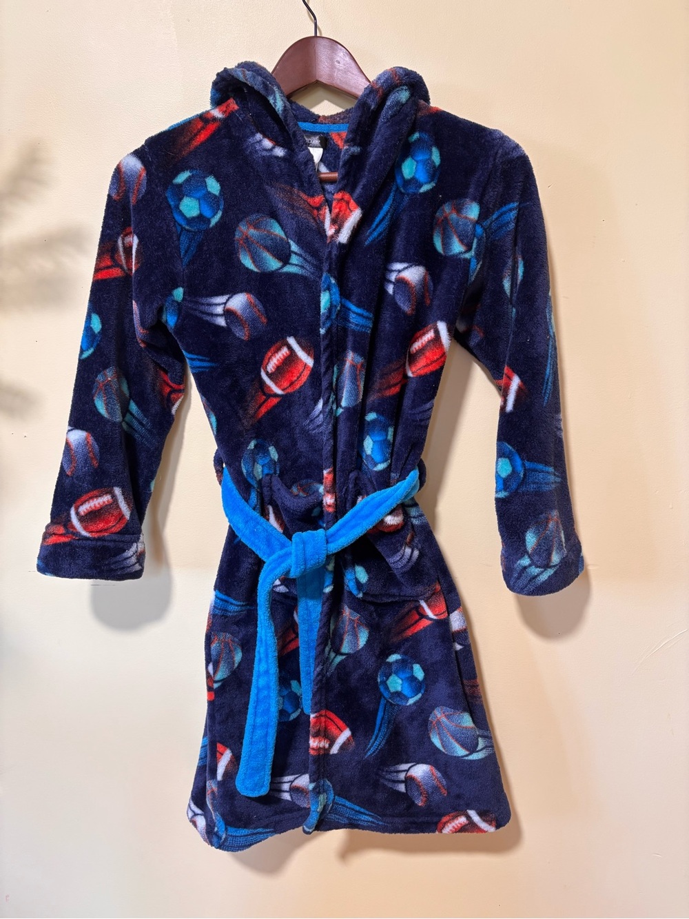 Cuddl Duds Navy Hooded Kids Robe with Blue Belt and Sports Print size 12/14